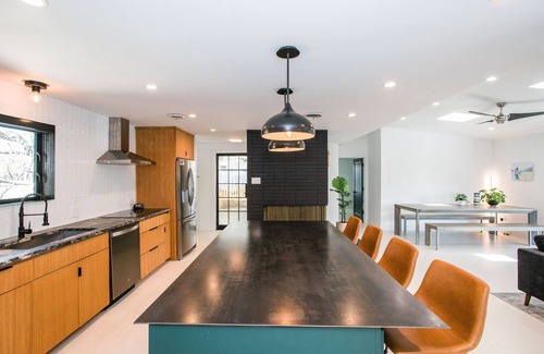 Lakeway Casa | Luxury Designer Home Close to Marina
