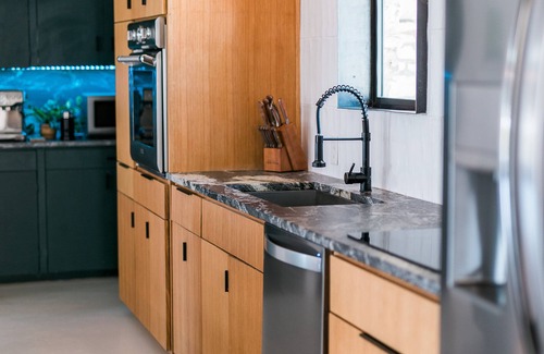 Lakeway Casa | Luxury Designer Home Close to Marina