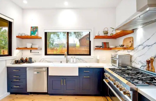 Sebastopol Casa | Luxury Designer Home w/ Spa ~ Stroll into Sebastopol