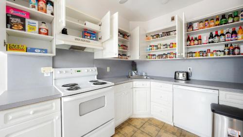 White Plains Casa | Luxury Designer Home near NYC with Free Parking