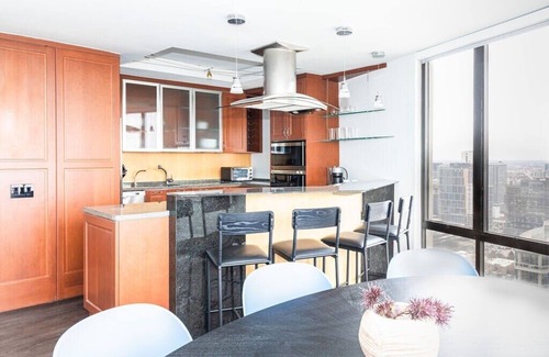 Rush and Division Apartamento | Luxury Designer Penthouse North - Pool - Gold Coast