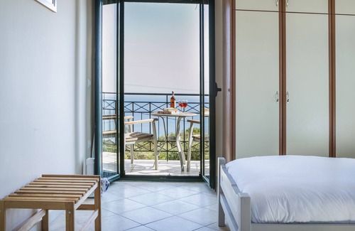 Eleios-Pronnoi Villa | Villa dentro de la propia finca. Gran piscina, jardines por encima de la playa de las tortugas de Kaminia