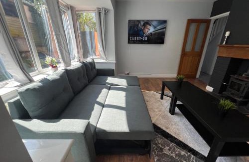 Sheldon Casa | Luxury Detached holiday home Near BHX, JLR, NEC