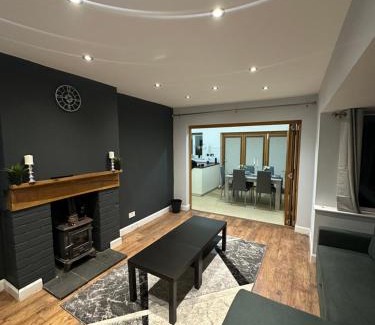 Sheldon Casa | Luxury Detached holiday home Near BHX, JLR, NEC