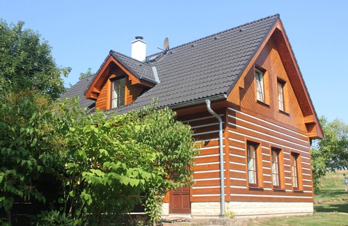 Bozanov Casa | Villa de lujo con sauna y estufa de leña y vista sin obstáculos sobre las tierras de cultivo