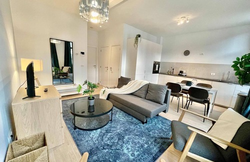 Klein-Antwerpen Apartamento | Luxury Dlx 1BR Near Fashion District by Oneluxstay
