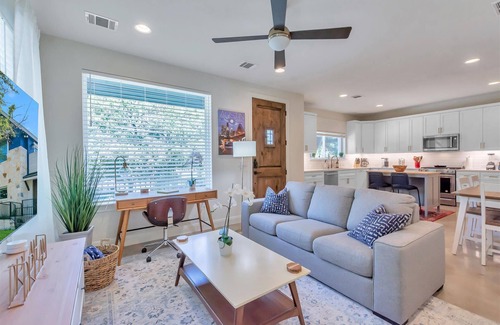 Riverside Casa | Luxury Downtown Condo - Upstairs Firepit! In The Hot Middle of All The Action!