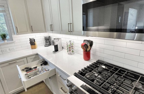 Riverside Casa | Luxury Downtown Condo - Upstairs Firepit! In The Hot Middle of All The Action!