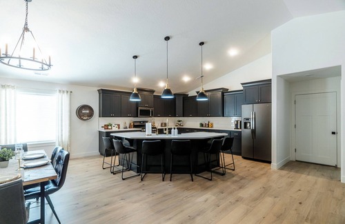 Cedar City Casa | Luxury Downtown Getaway - Private 20ft Swim Spa
