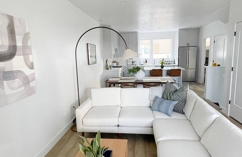 Central Business District Casa | Luxury Downtown Spacious 3 bedroom New Modern Townhome