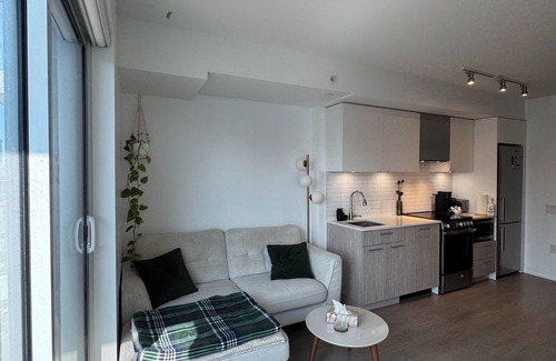 Garden District Condominio | Luxury Downtown Toronto Condo | Gym + Indoor Pool