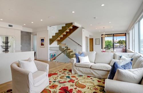 Pacific Beach Casa | Luxury Dream Home - Massive Rooftop Patio, Zen Garden, AC & Fast Wifi!