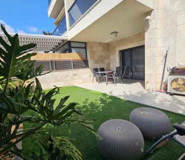Nahariya Apartamento | Luxury Duplex 3BR Garden + Balcony Parking