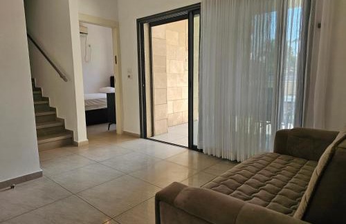 Nahariya Apartamento | Luxury Duplex 3BR Garden + Balcony Parking