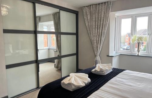 Durham Casa | Luxury Durham Home in DH1, Free Parking, No Fees