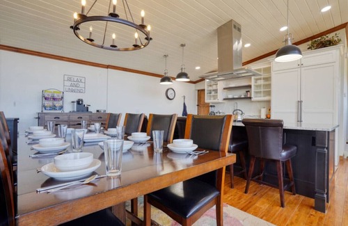 Hot Springs Casa | Luxury Earth Home w/ Chef's Kitchen