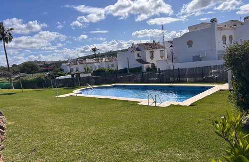 Cabrita Casa | Luxury edge seaside pool wifi parking