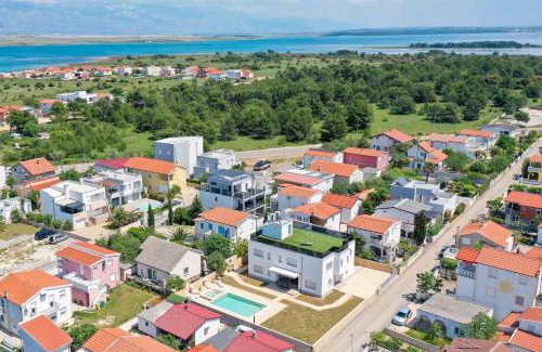 Vir Villa | Luxury eight bedroom villa with swimming pool and jacuzzi 100 meters from the sea