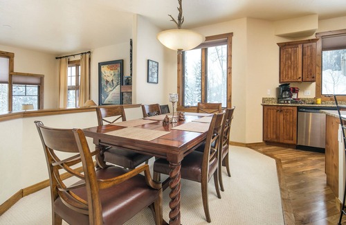Bear Crossing Casa | Luxury, END UNIT townhome w/amazing views & privacy. High-end furnishings. Cozy.
