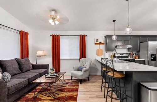 Knik-Fairview Casa | Luxury ensuite, modern amenities