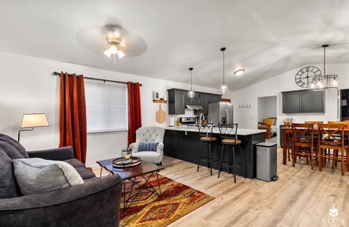 Knik-Fairview Casa | Luxury ensuite, modern amenities