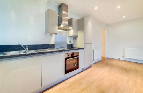 College Park and Old Oak Casa | Luxury Ensuite Room in a 2-Bedroom apartment