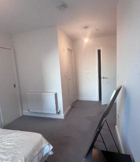 College Park and Old Oak Casa | Luxury Ensuite Room in a 2-Bedroom apartment