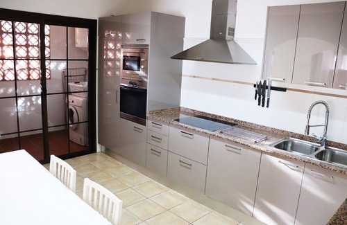 Caleta de Fuste Villa | Villa de lujo de 4 dormitorios. Con vistas a campo de golf. Piscina privada climatizada.