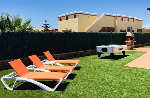Caleta de Fuste Villa | Villa de lujo de 4 dormitorios. Con vistas a campo de golf. Piscina privada climatizada.