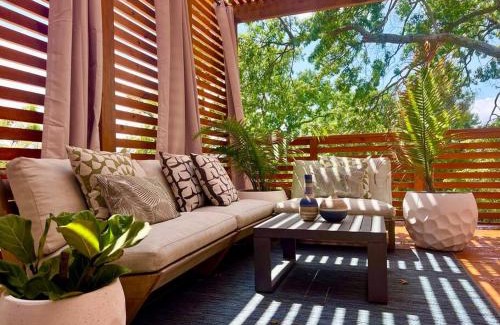 Langdon Apartamento | Luxury escape in DC, with a private Deck! Parking included