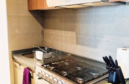 Granada Apartamento | Apartamento bellamente amueblado en un estilo minimalista y elegante.