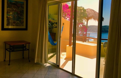 Playa Chahué Villa | Vistas de millones de dólares con piscina infinita en el acantilado