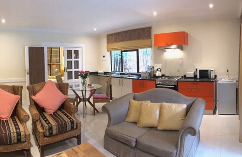 Bedfordview Apartamento | Apartamento ejecutivo de lujo con vistas a la hermosa piscina y jardín