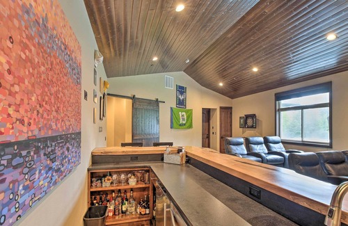 Fall City Casa | Luxury Fall City Retreat on 8 AC w/ Hot Tub!
