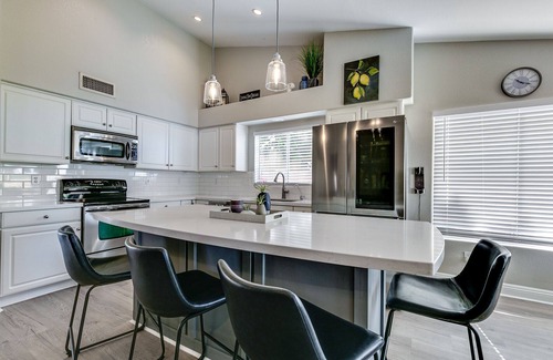 Palm Valley Casa | Luxury Family friendly home with resort-like pool and backyard on golf course!