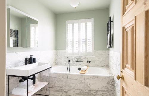 Windsor City Centre Casa | Luxury Family Home in Central Windsor with Large Garden, Games Room, Office, Parking & Pet-Friendly