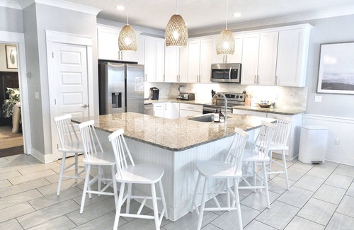 Villages of Crystal Beach Casa | Luxury Family Retreat in Gated Community - Walk to Beach & Huge Pool + 2 Masters