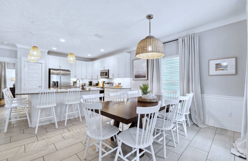 Villages of Crystal Beach Casa | Luxury Family Retreat in Gated Community - Walk to Beach & Huge Pool + 2 Masters