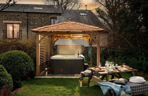 Widegates Cabaña | Luxury Farm Cottages in rural setting near Looe, with hot tubs and EV charging
