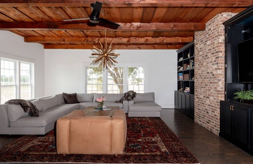 Brenham Casa | Luxury Farm Experience + Sleeps 12!