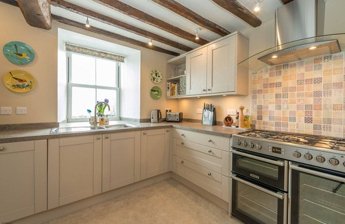 Cwmtirmynach Cabaña | Luxury Farmhouse in Mountain Location | Cwmain