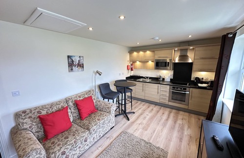 Filey Cabaña | Luxury first floor apartment sleeping 3 in 1 king sized bedroom.