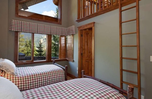 Blueberry Hill Chalet De Esquí | Chalet de lujo de cinco habitaciones con vistas a Blackcomb Mountain & Whistler