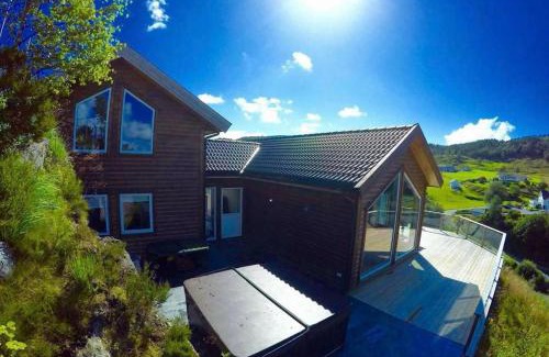 Sveio Casa | Luxury Fjord Cabin with Jacuzzi Stunning View and Grill Hut