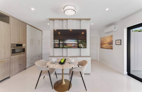 North Corals Apartamento | Luxury Florida King Bed Studio - Dog Friendly Oasis