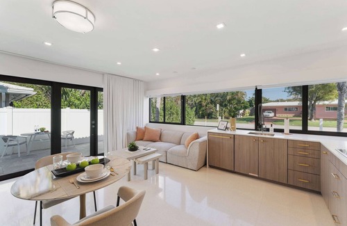 North Corals Apartamento | Luxury Florida King Bed Studio - Dog Friendly Oasis