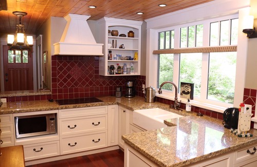 Roberts Creek Casa | Marco de madera del magnífico Sunshine Coast Carriage House