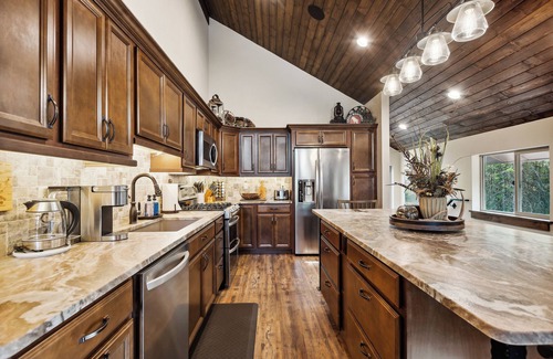 West Glacier Casa | Forest Retreat for families with Hot Tub, Deck & Firepits – 2 miles to Glacier