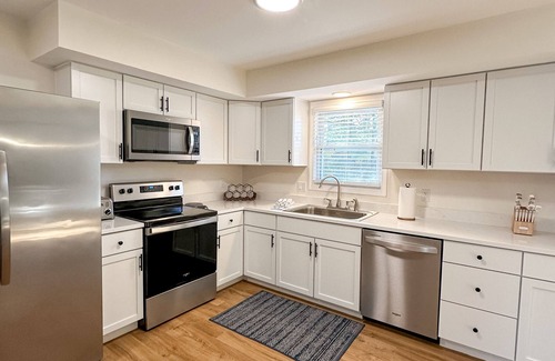 Radcliff Casa | Luxury furnishings, space for everyone. Great location!