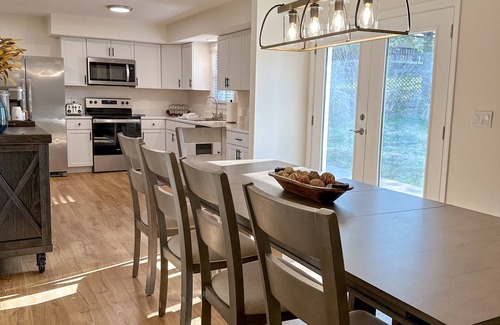 Radcliff Casa | Luxury furnishings, space for everyone. Great location!